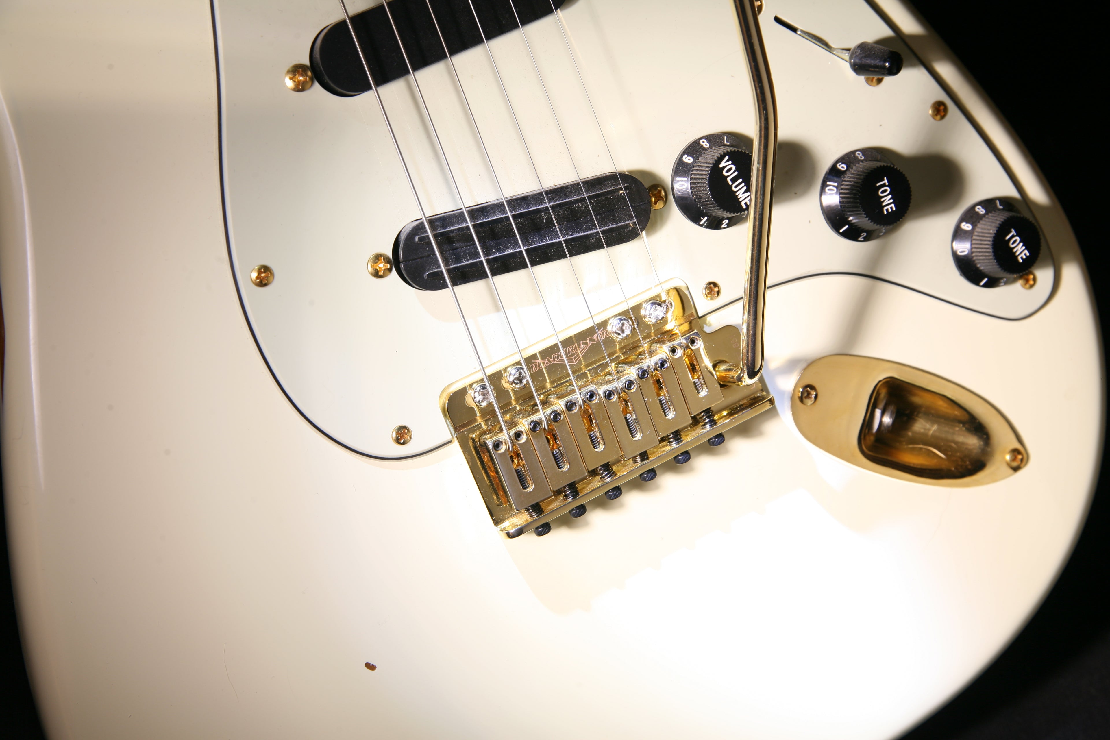 Load video: Johnny Hiland demonstrating the Super-Vee BladeRunner by playing his custom Fender Stratocaster.